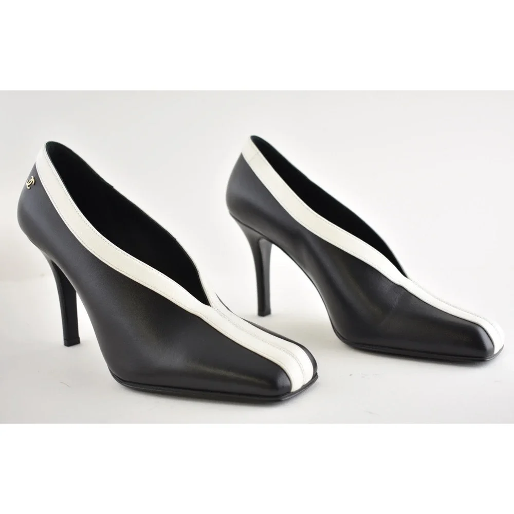 Chanel 26S Blazy Black Ivory White Lambskin Leather CC Gold Square Heel Pump 38